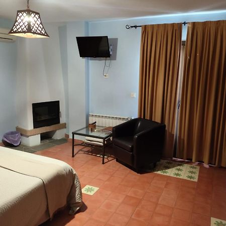 Hotel Rural La Posada De Las Cigueenas ヘレス・デ・ロス・カバジェロス エクステリア 写真