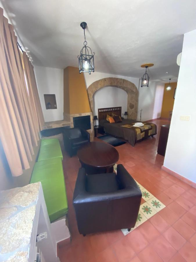 Hotel Rural La Posada De Las Cigueenas ヘレス・デ・ロス・カバジェロス エクステリア 写真