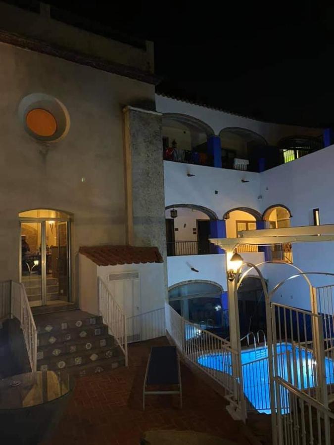 Hotel Rural La Posada De Las Cigueenas ヘレス・デ・ロス・カバジェロス エクステリア 写真